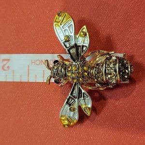 BEE brooch in goldtone